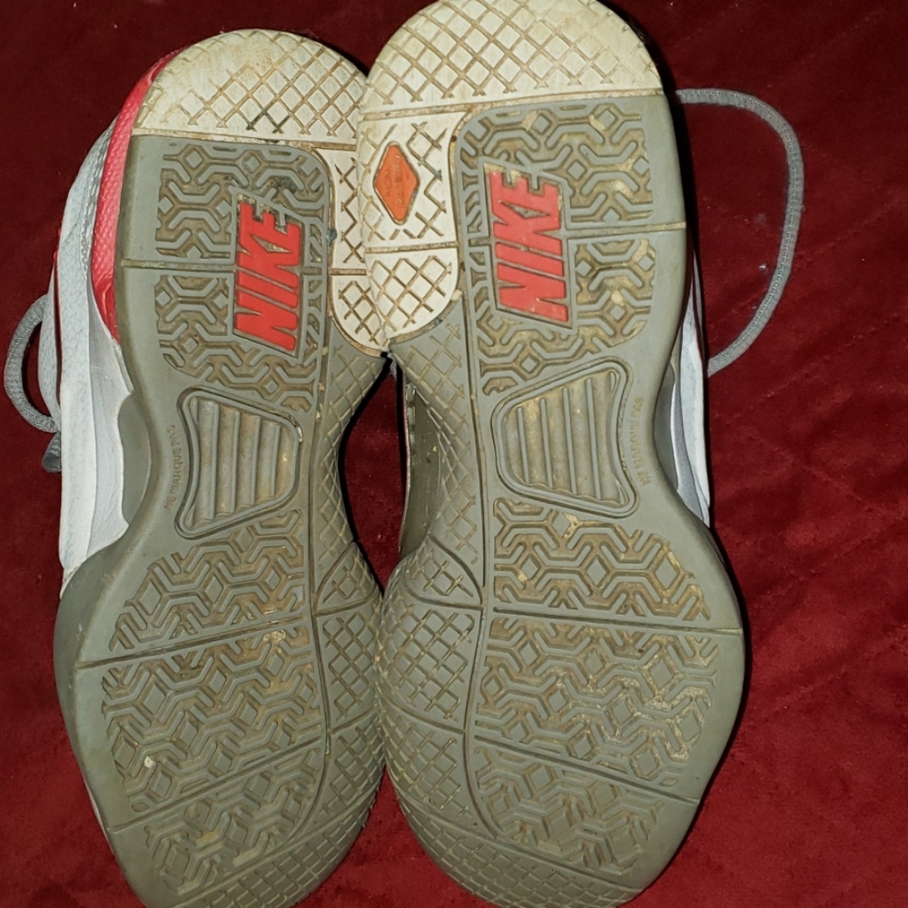 Nikes ❤ - Picture 4 of 4